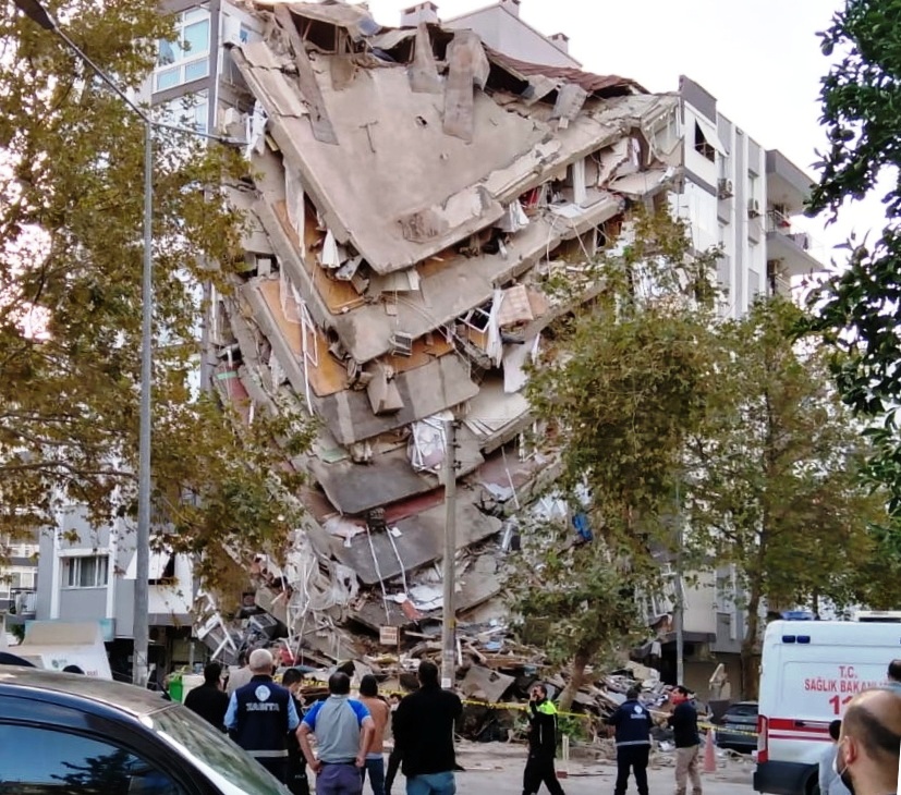 Будет ли землетрясение. Измит Турция 1999 землетрясение. Землетрясение в Измире 2020. Землетрясение в Турции 1999 год. Измир Турция землетрясение 1999.